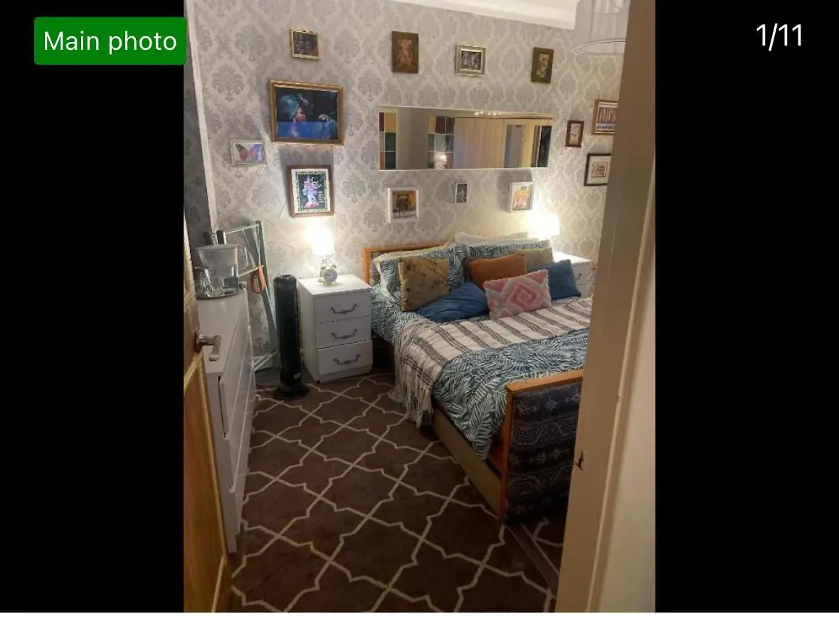 Room In Zone 2 London 0*,
